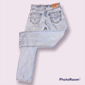 Levi’s 505’s straight leg, high waist, light wash 🤍